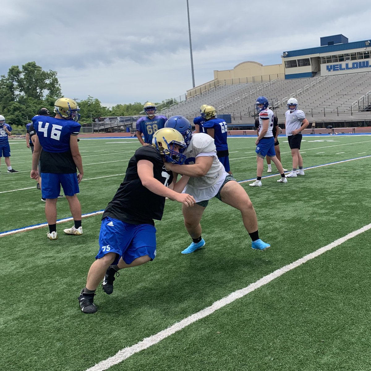 OKEliteOLDL's tweet photo. That’s a wrap on OK Elite OL/DL Camp 2022! Thank you to everyone who came out and helped out! @AllmericanMayes @JRConrad64 @OKFourFather @CHSTDClub and the @YellowjacketsFB Coaches! hope to see everyone next year and best of luck this season! #OKElite https://t.co/nnMVBrDVFZ