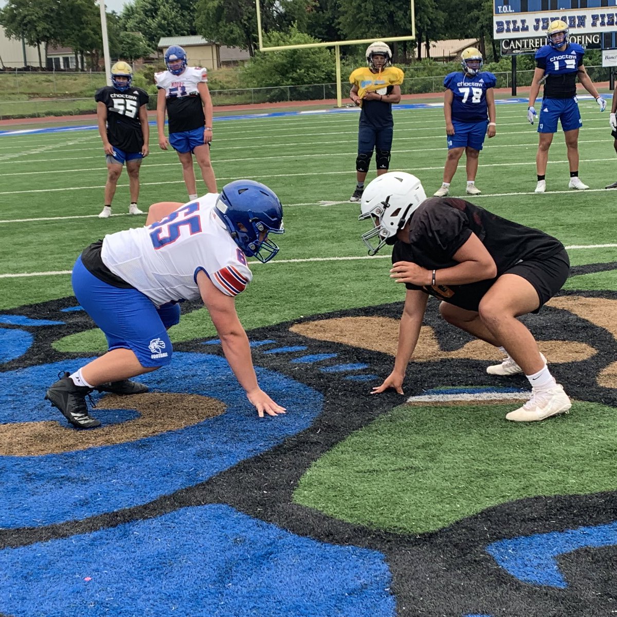 OKEliteOLDL's tweet photo. That’s a wrap on OK Elite OL/DL Camp 2022! Thank you to everyone who came out and helped out! @AllmericanMayes @JRConrad64 @OKFourFather @CHSTDClub and the @YellowjacketsFB Coaches! hope to see everyone next year and best of luck this season! #OKElite https://t.co/nnMVBrDVFZ