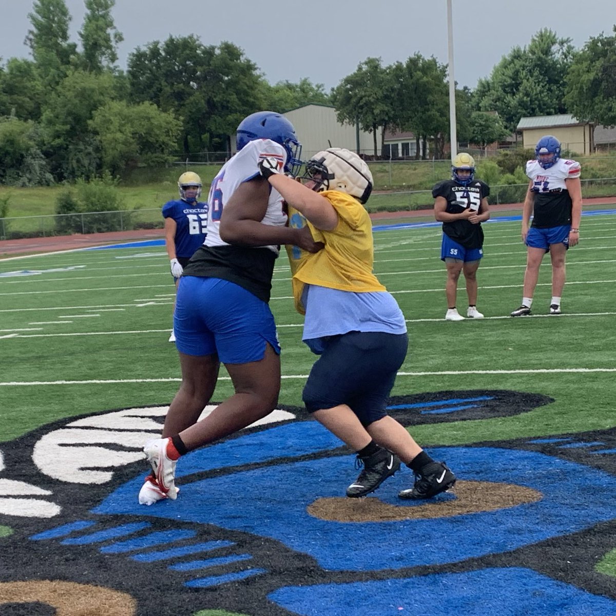 OKEliteOLDL's tweet photo. That’s a wrap on OK Elite OL/DL Camp 2022! Thank you to everyone who came out and helped out! @AllmericanMayes @JRConrad64 @OKFourFather @CHSTDClub and the @YellowjacketsFB Coaches! hope to see everyone next year and best of luck this season! #OKElite https://t.co/nnMVBrDVFZ