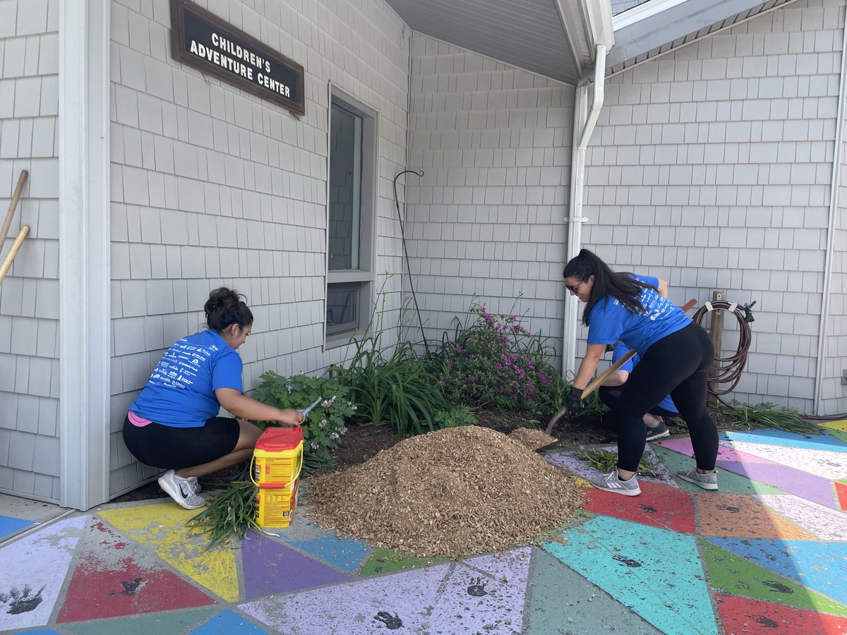 unitedwaycwc's tweet photo. Thank you to our corporate partners who volunteered today for #dayofaction2022. A total of 230 volunteers gave back to 16 local non-profits across Northern Fairfield County &amp; Southern Litchfield County! #UWWCGivesBack #LiveUnited https://t.co/vo7MZ42zEU