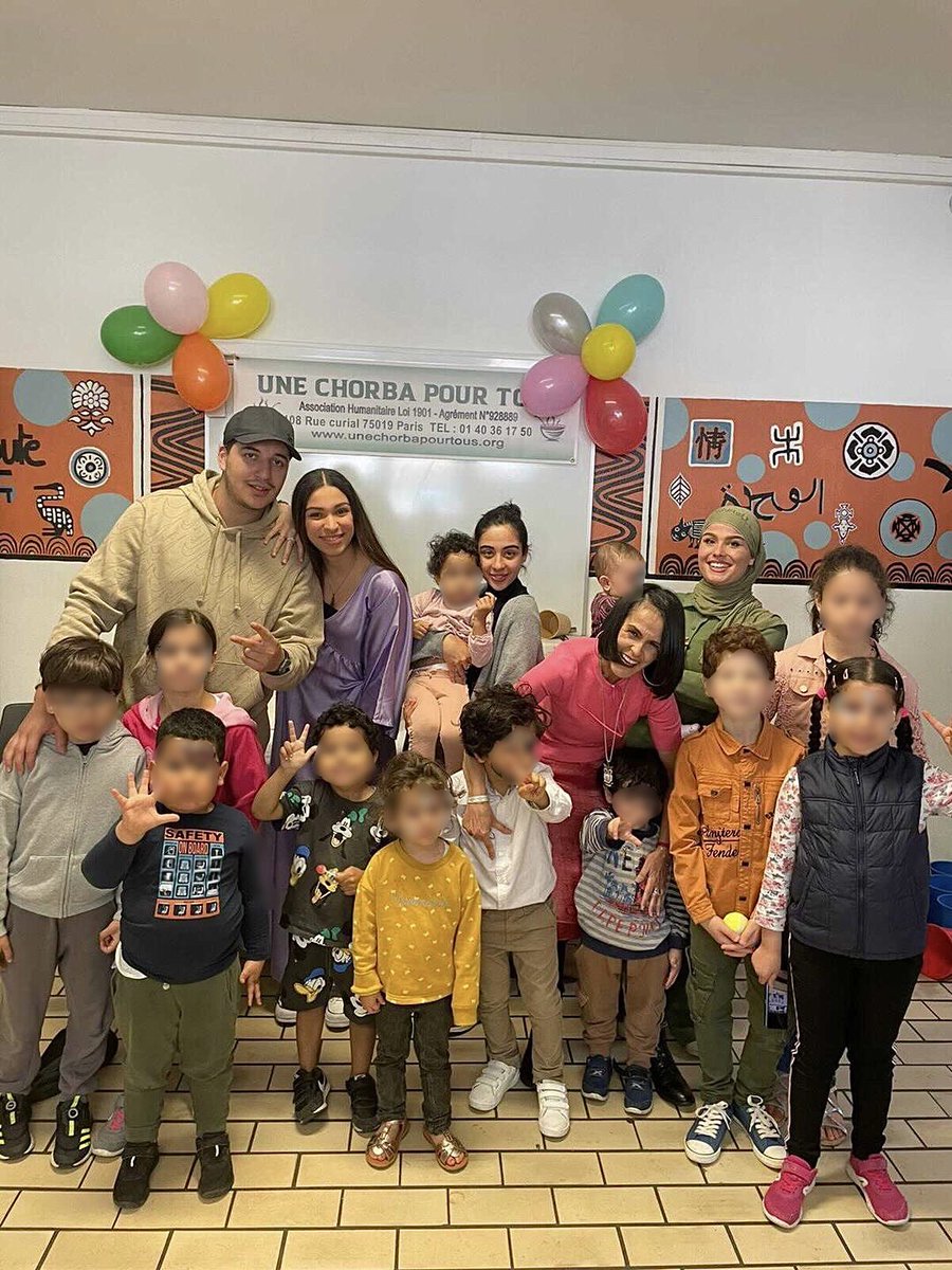 chorbapourtous's tweet photo. 🎈Une fête foraine grandeur nature pour la journée des enfants !🎈

Un moment de joie partagée avec les enfants des bénéficiaires de l’association venus profiter  de cette journée prévue spécialement pour eux. Au programme : jeux, dessins, goûter.🎉
1/2 https://t.co/eqWKTv4Tmx