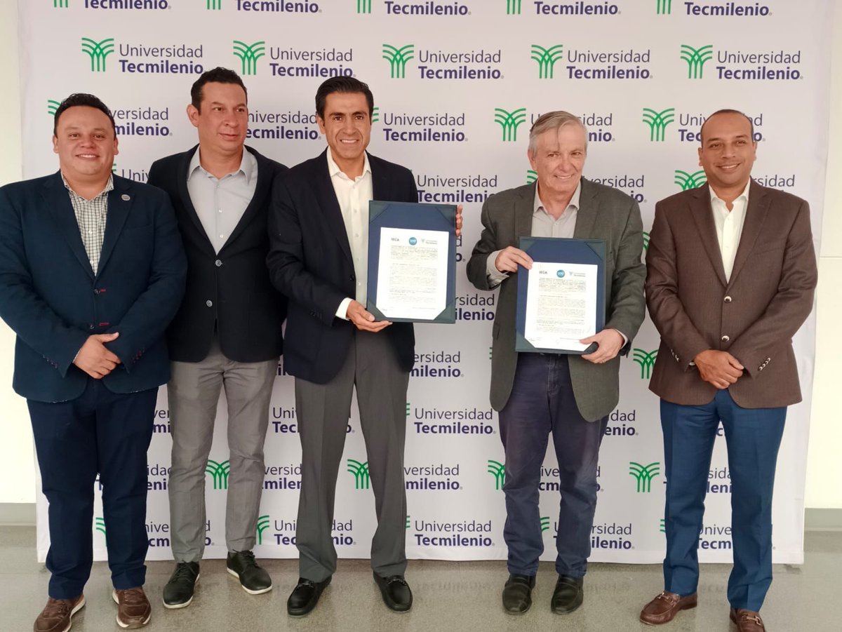 BrunoZepedaB's tweet photo. Gracias Julio Peña y Juan Carlos López, Director del @IECAGuanajuato, y a todo el equipo de @Tecmilenio y del @GobiernoGto por la alianza pactada para brindar mejores oportunidades a los jóvenes de Guanajuato, con 500 micro-credenciales de educación continua @CDCTecmilenio. https://t.co/SrZk6irJUJ