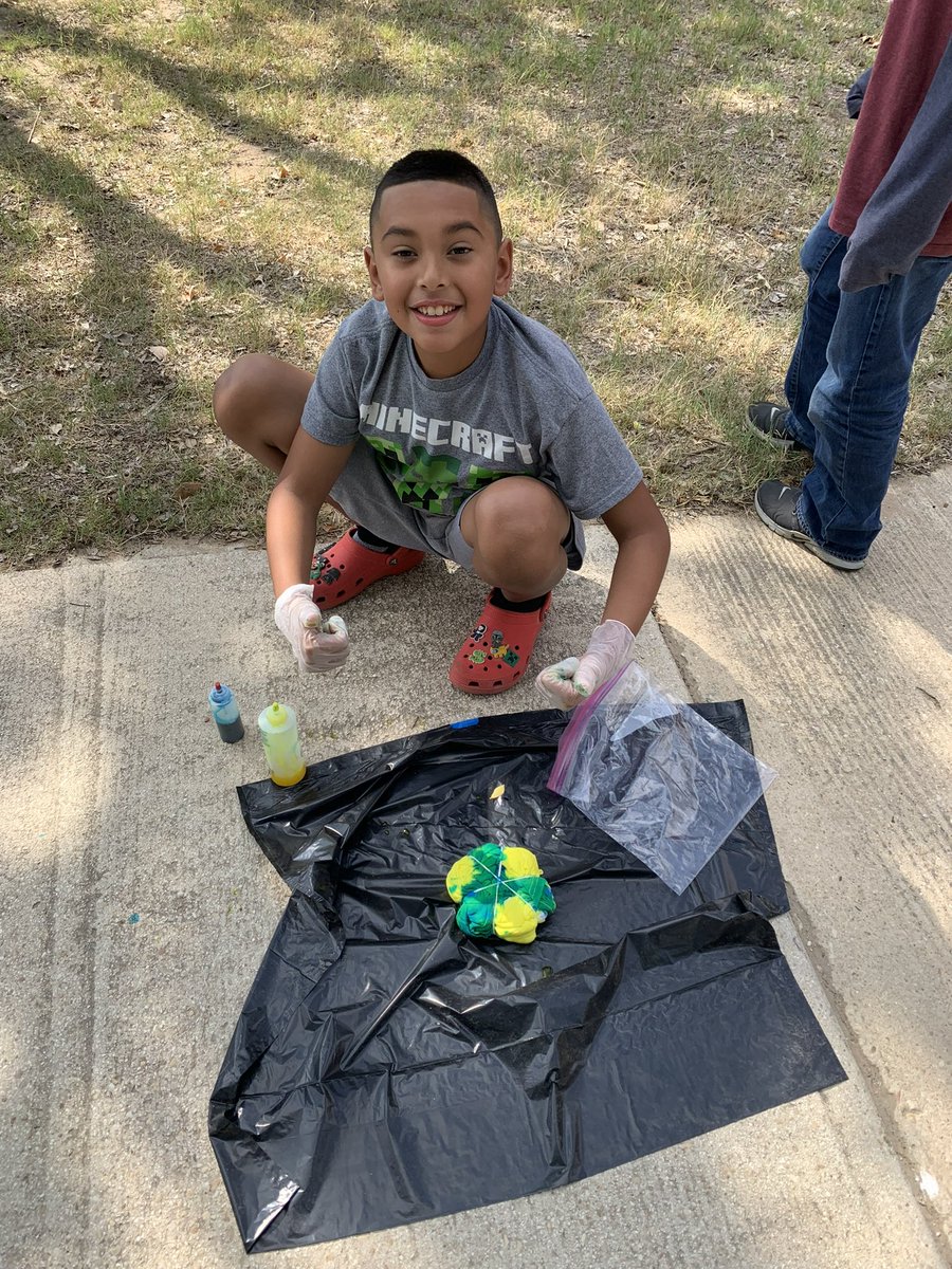 Walker3rdgrade's tweet photo. A little summer school kick off fun for our brain break! 🙂 @PKthru5mustangs #summerschooliscool #3rdgrade #tiedye https://t.co/4b2yUSjdPo