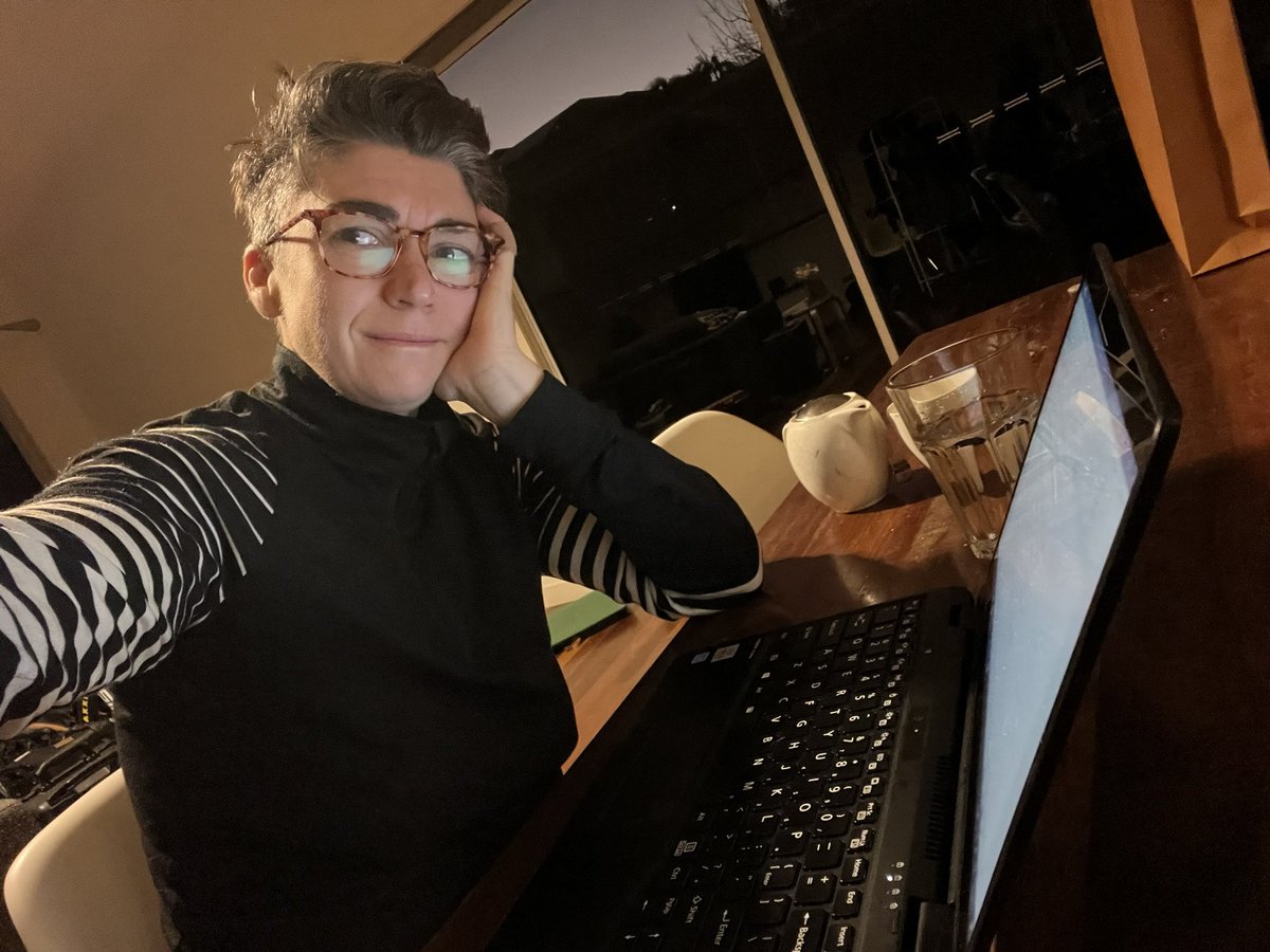 Elizabeth201kbr's tweet photo. Reading some #student papers early this morning so I can go out mountain biking #MTB later this morning. 🤪#crazynotcrazy https://t.co/QZI5ijQXcQ