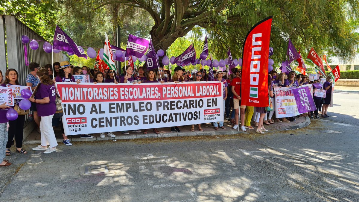 YOLANDACCOOMA's tweet photo. ¿De verdad decís 59 #MonitoresEnLucha #MonitorasEnLuchad d #huelga? Basta mirar las fotos. @EducaAnd @macarflo @AndaluciaJunta vuelven a MENTIR. Faltan en la foto los q no han ido x tener otros trabajos para poder llegar a fin d mes. ¿Suspenso en mates? 
https://t.co/cQYm3EP2VM https://t.co/y1iI2JCPnj