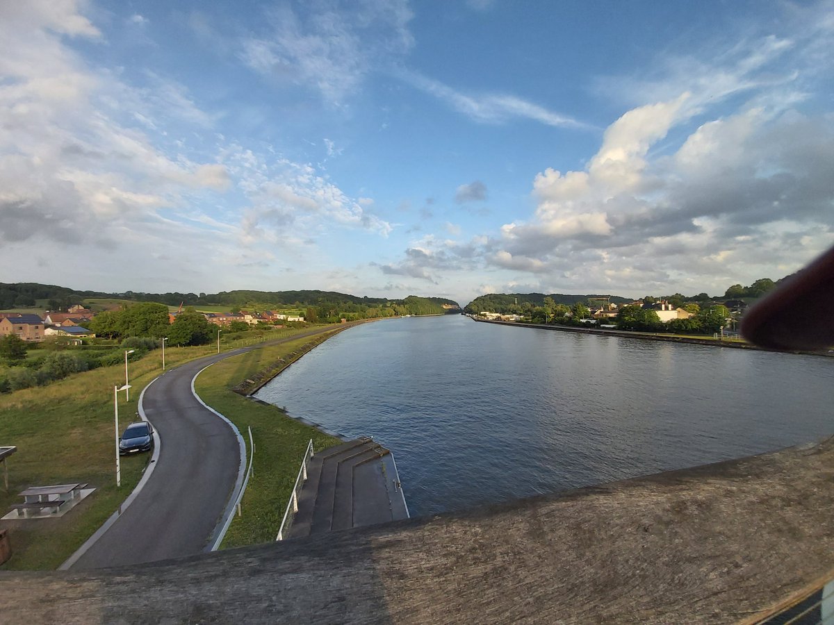 SchKri's tweet photo. Wat een heerlijke avond.. na zo'n druilerige dag... #geocachen in het mooie #Kanne #riemst #meteo droog en met een zacht zonnetje 👍 https://t.co/Ml1H8iecas