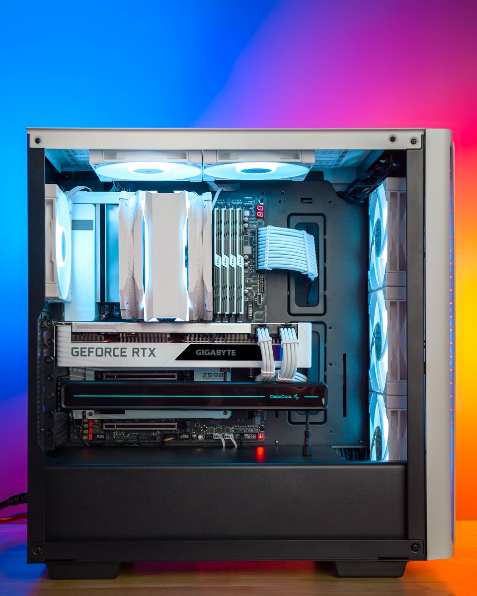 DeepCoolNA's tweet photo. Happy Hump Day! What type of builds are you doing today? 

#deepcool #ck560 #fc120white #whitebuild #pcmr #rgbpc #gamingpc #pcbuild #esports #tech #hardware #AS500PLUS #Gamerlife #aircooled #amd #intel https://t.co/mBQmUH23Yf