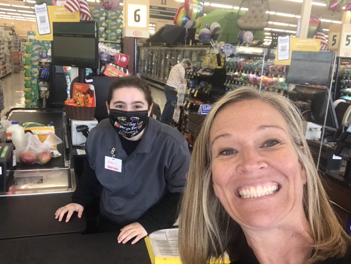 Nothing better than seeing a former <a href="/StCharlesD303/">School District 303</a> transition student being successful with competitive employment in our community!!  So very proud of her! <a href="/DailyBean_D303/">The Daily Bean</a>
