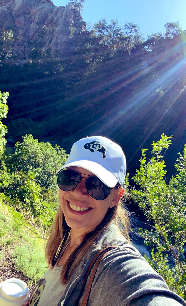 aliciaknight8's tweet photo. Colorado makes my 💙 happy #Travel #Mountains #BuffMom #BuffKid https://t.co/uyvpZBlPRk