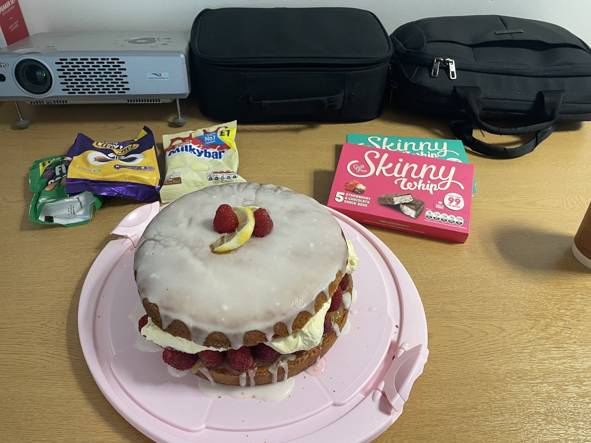 CTS___'s tweet image. How amazing is this…Lemon &amp;amp; Raspberry Cake made last night by one of our lovely delegates at Manchester #training #globalairline #contactcentre #Didsbury #FacilitationSkills