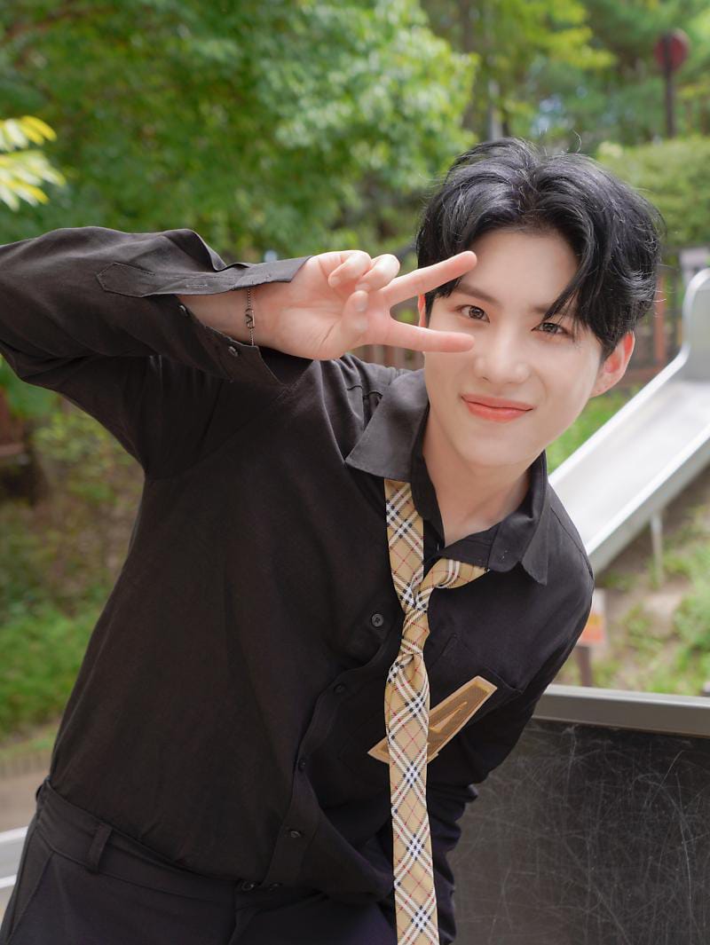 ace7mxco's tweet photo. [TWITTER] 22.06.08

[#ACE_POST] 📝

Detrás de cámaras de la sesión fotográfica de 'Changer' #1

Caminando por el bosque...

📧 https://t.co/SGem9WphKO

#에이스 #체인저 #ACE #Changer

Cr. @official_ACE7 | Trad esp A.C.E México https://t.co/Goy9I5Yeyo