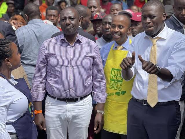 EmmaKE_100's tweet photo. The next  president?
Like for Ruto
Retweet  Wajackoya
#JKLive https://t.co/w3FdlWALe4