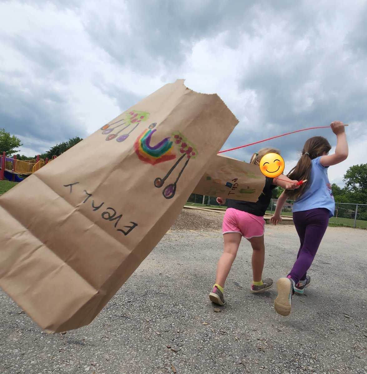 LindnerinKinder's tweet photo. We are counting down the school year from A to Z, and today was K for Kites! Ss had a great time constructing and flying their creations! #paperbags #problemsolvingandinnovation @TVDSBKinder @EvelynHarrTVDSB https://t.co/5cMBE5j7jd