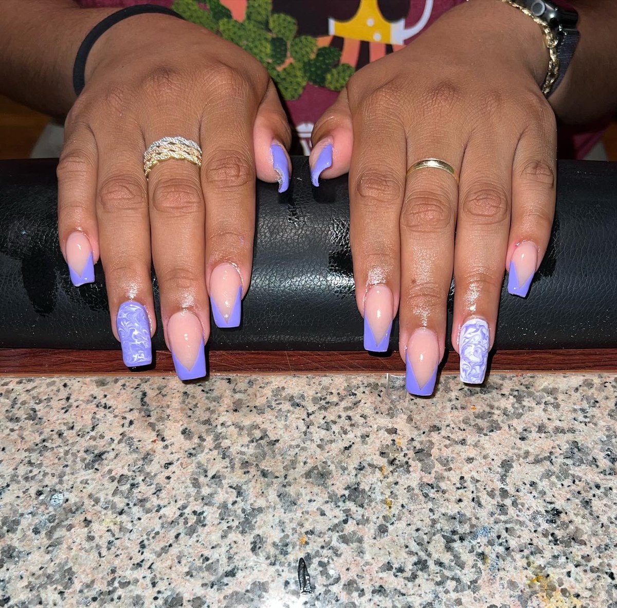 Sholi_theSage's tweet photo. Medium Round Square light purple French tip and marble set! ✨ #nails #youngnails #selftaught #acrylicnails #purple #frenchtipnails #vshape #atl #atlnailtech #malenailtech https://t.co/4gXfORC0cw