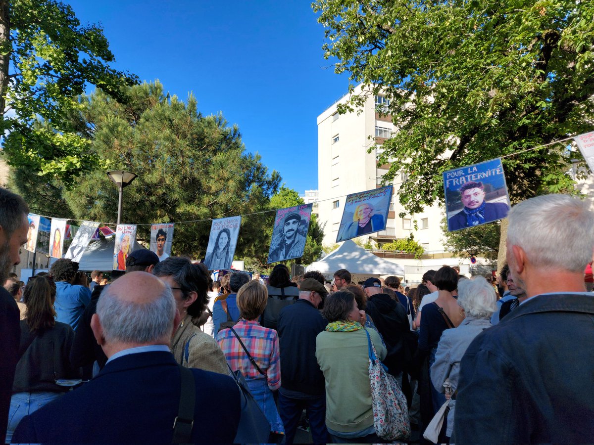 Quelle belle fête populaire sous le soleil pour soutenir Danielle @Simonnet2 place de la Réunion a #Paris20 dans la #circo7515 !✌

Élue de combat, femme politique de terrain, Danielle sera une députée de talent qui fera bouger les lignes sur les bancs de l'assemblée ✊