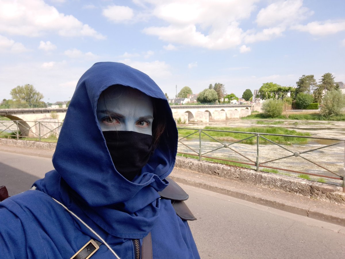 BeaHappyDrummer's tweet photo. Le week-end dernier, on a enfin pu retrouver les #GeekFaeries !! J'ai traditionnellement sorti mon cosplay de Shin, car #Aventures, c'est la vie. 💙 https://t.co/Kh8Et9xUWq