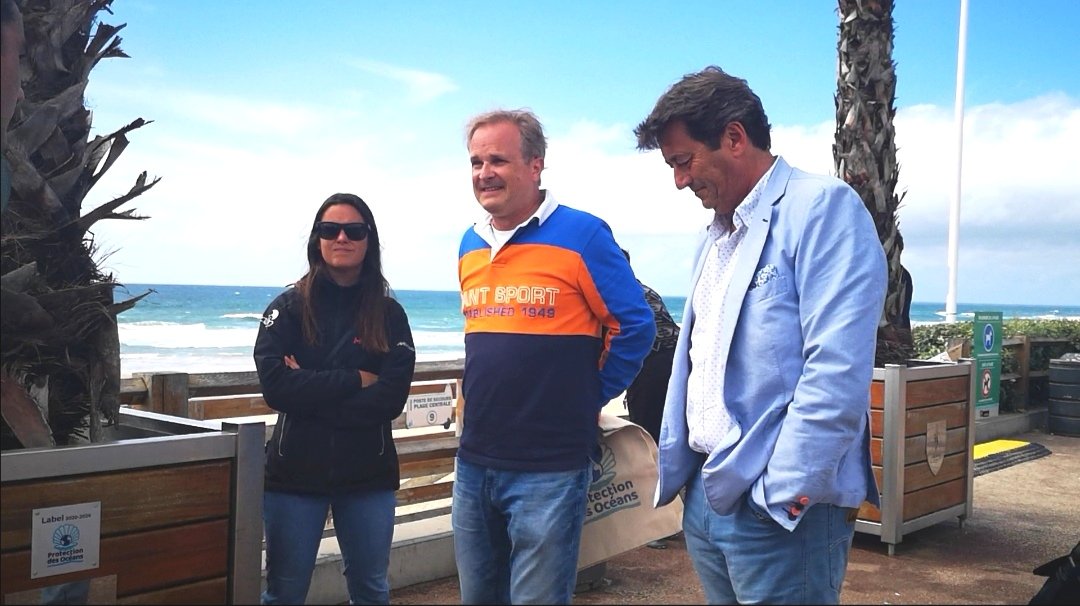 ProtecDesOceans's tweet photo. #journeemondialedesoceans à #Lacanau 1ere ville labellisée en Gironde avec la navigatrice #AnneBeaugé le Maire #LaurentPeyrondet et @boudy_stephane Tous ensemble pour la #protectiondesoceans
#LabelProtectionDesOceans https://t.co/3Fa63OzXHl