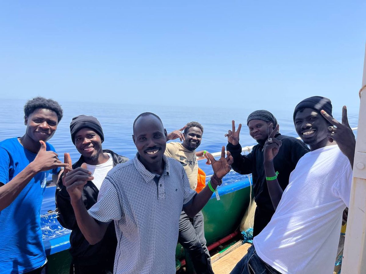 🔵 Alle 21:39 IT MRCC Roma ha comunicato alla #MareJonio l'assegnazione di #Pozzallo come #PortoSicuro per lo sbarco delle 92 persone soccorse in mare. 

Le operazioni inizieranno domattina alle ore 8.