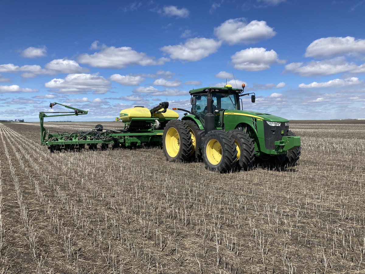 Just checking this field of Reynolds Food Grade soybeans near Elm Creek, MB. Planted May 16th and emerging nicely. Reynolds qualifies for premiums under Sevita’s Food Grade Identity Preserved program. Strong yields combined with higher profitability 👍