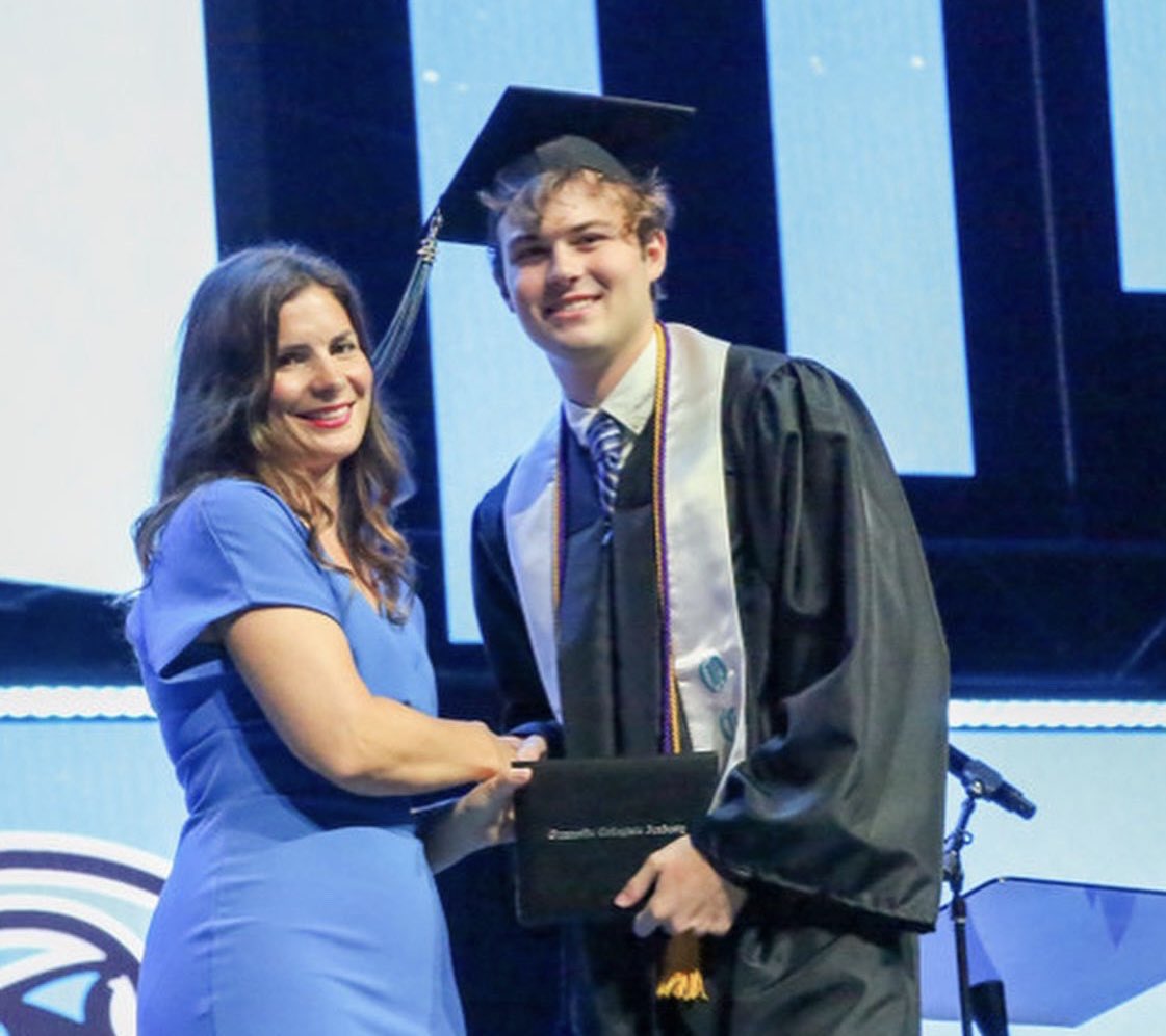 jaxonmchan's tweet photo. So this happened 🎓🦈 @OCA_Landsharks https://t.co/MrKKiqSb54