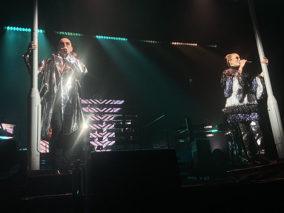 Unbeileve's tweet photo. @petshopboys #petshopboys #dreamworld  #dreamworldtour https://t.co/Ox8w5ofOLh