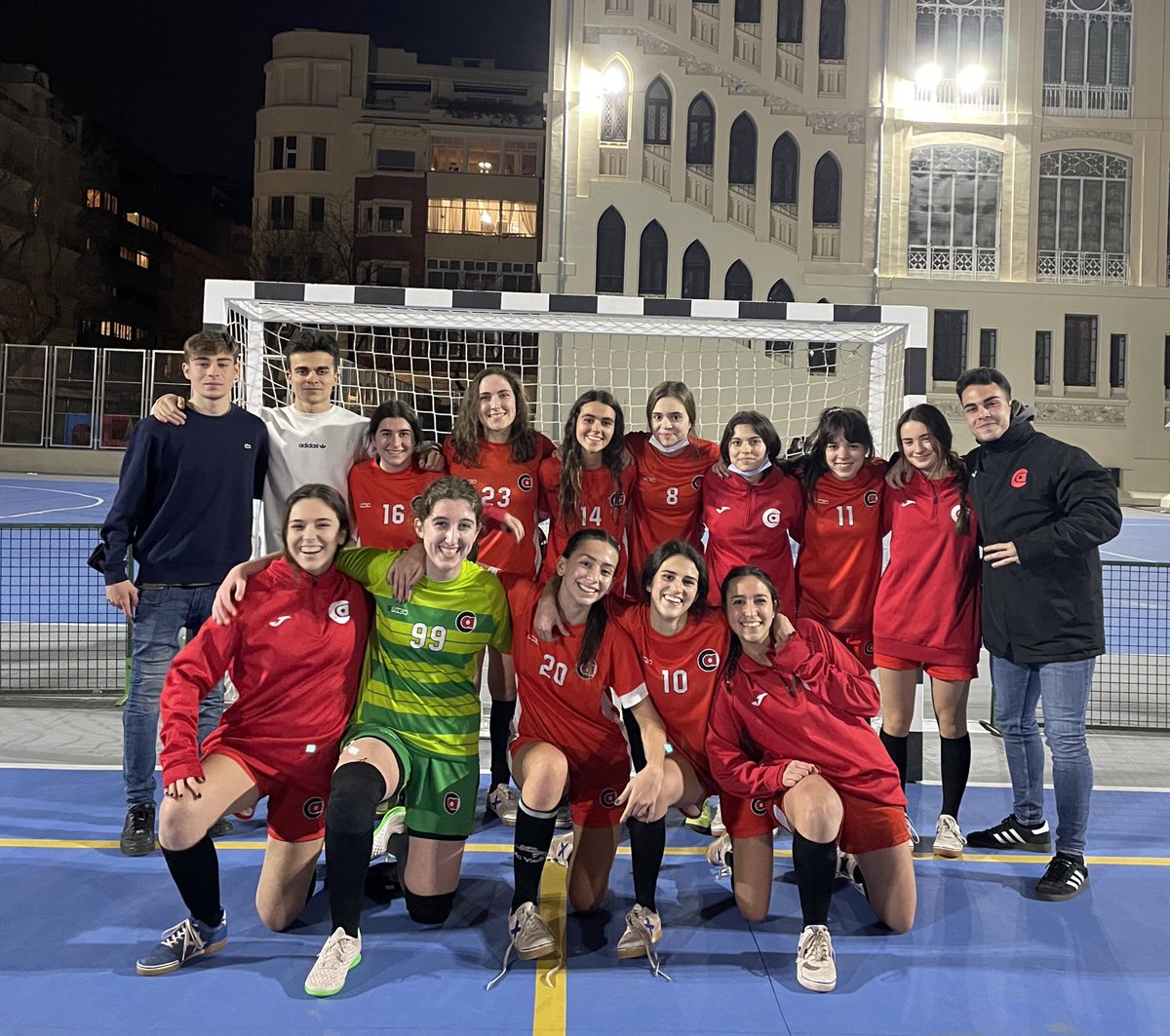 mpascual___'s tweet photo. Finalizada la 21/22 con el femenino A de @AgustinianoFS .
Temporada de aprendizaje en la que las chicas han podido competir y aprender, mostrando compromiso y ganas, además de talento, que aun queda por pulir. Esperemos que el año que viene podamos seguir aprendiendo juntas! 💪🏼😁 https://t.co/kUCVR3d39c
