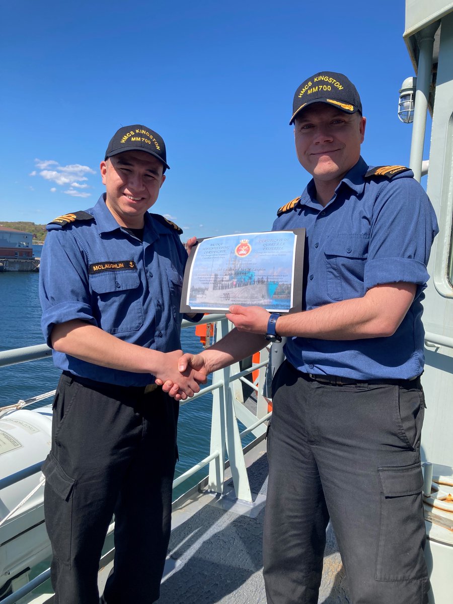 HMCS_NCSM_YORK's tweet photo. #BravoZulu to 3 of our Naval Warfare Officers (NWO) who earned their Bridge Watchkeeping Certificates (BWK)!โ๏ธโด๐งญ
#HMCSYork is incredibly proud to have SLt Holmes, SLt Rogerson and SLt McLaughlin as members of our Ship's Company!๐๐ผ
#WeTheNavy #NAVRES https://t.co/hJhuFGfVSZ