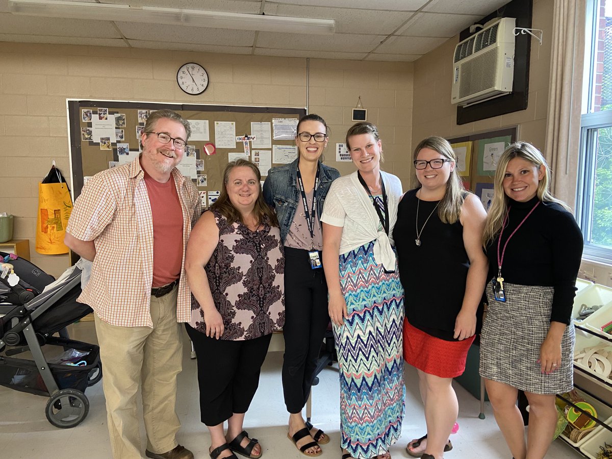 Welcome to Kindergarten event at HES!  Thank you to our amazing kinder team and ⁦<a href="/Speech_Keener/">Vicki Keen</a>⁩ and ⁦<a href="/SamanthaBarless/">Samantha Barless</a>⁩! An amazing turnout and we are thrilled to meet all of our new JKs!  ⁦<a href="/GEDSB/">Grand Erie District School Board</a>⁩ ⁦<a href="/LisaMunro11/">Lisa Munro</a>⁩