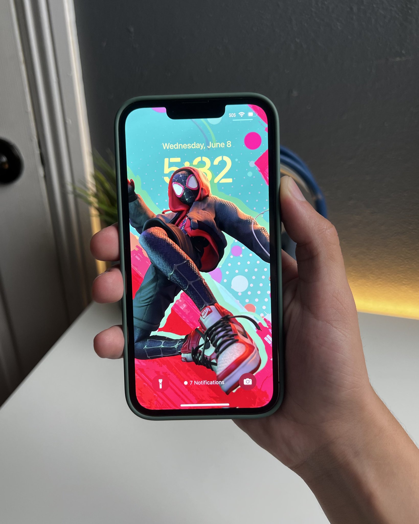 iOS 16 Lock Screen: Hãy xem ngay hình ảnh iOS 16 Lock Screen, tận hưởng hình nền độc đáo dành cho điện thoại iPhone và iPad của bạn. Được thiết kế bởi những chuyên gia hàng đầu, iOS 16 Lock Screen mang đến cho bạn những khung hình đẹp mắt, độ phân giải cao và rất thích hợp cho mọi nhu cầu của bạn!