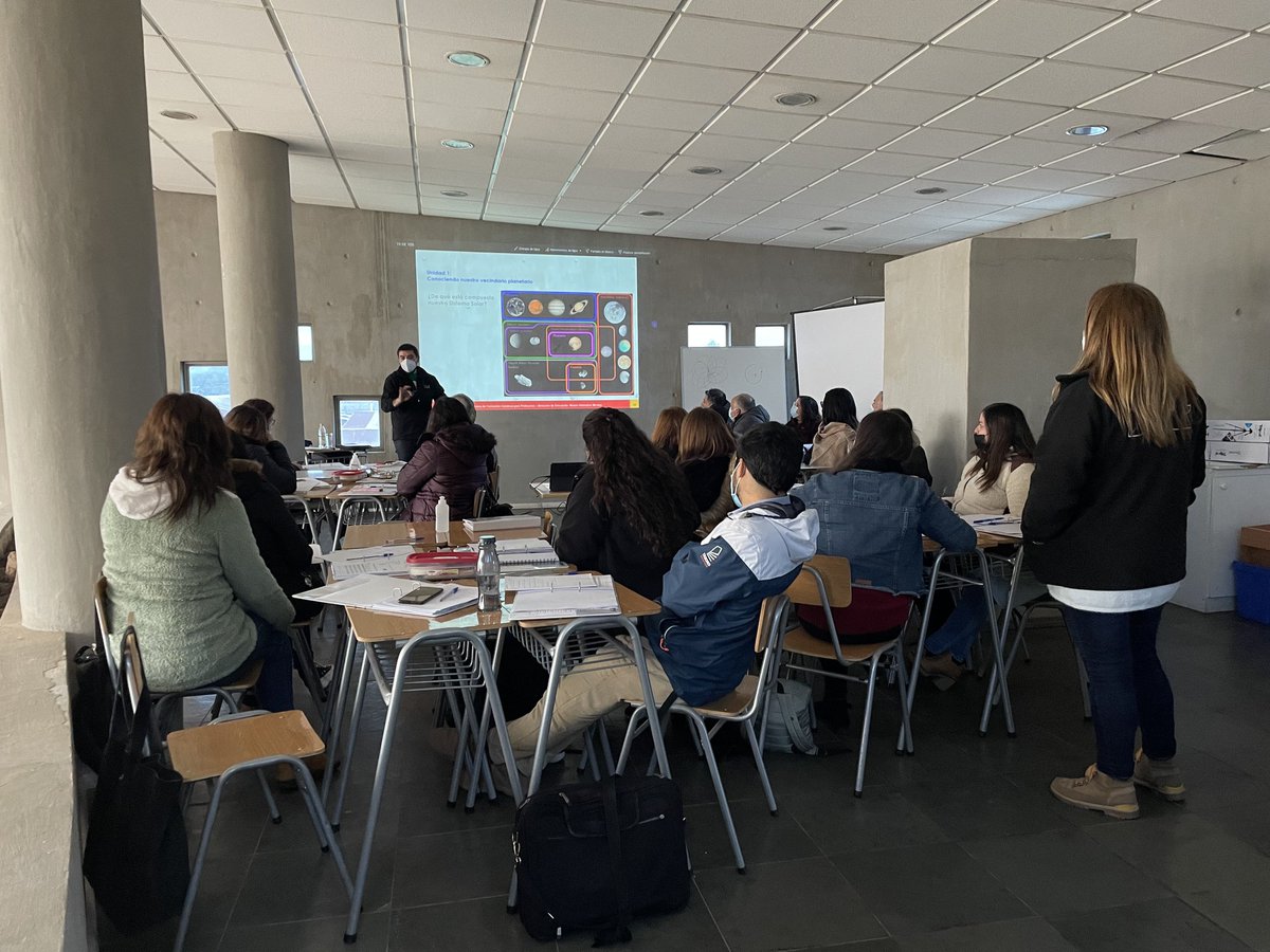 edu_colchagua's tweet photo. ✨Docentes de #SLEPColchagua participaron en cursos presenciales dictados por @MIM_museo iniciativa llevada a cabo por un convenio entre ambas entidades, con el objetivo de ampliar las herramientas de los docentes y así llevar a cabo una educación más lúdica y práctica🏫📚 https://t.co/q3pnguwwt2