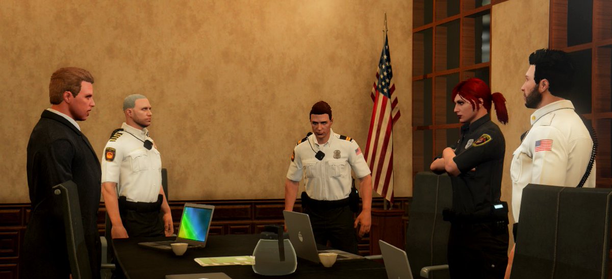 GOV_SA_'s tweet photo. Le Gouverneur Kinley s'est rendu, comme promis, à la caserne ce soir. Les pompiers et lui ont pu longuement discuter sur la sécurité des services de secours. 
Deux mesures spéciales seront mises en place dès demain qui permettront aux pompiers d'agir en sécurité. https://t.co/ssOB4kdFI7