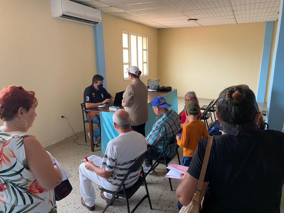 ConsEspCaracas's tweet image. Hoy se ha realizado el #captahuellas👆 para pasaporte en El Sombrero, #Guárico. Muchos compatriotas residentes en la zona han podido obtener su pasaporte sin necesidad de desplazarse a Caracas.

¡Muchas gracias al Centro Hispano, al Consulado Honorario y a la comunidad 🇪🇦 local!