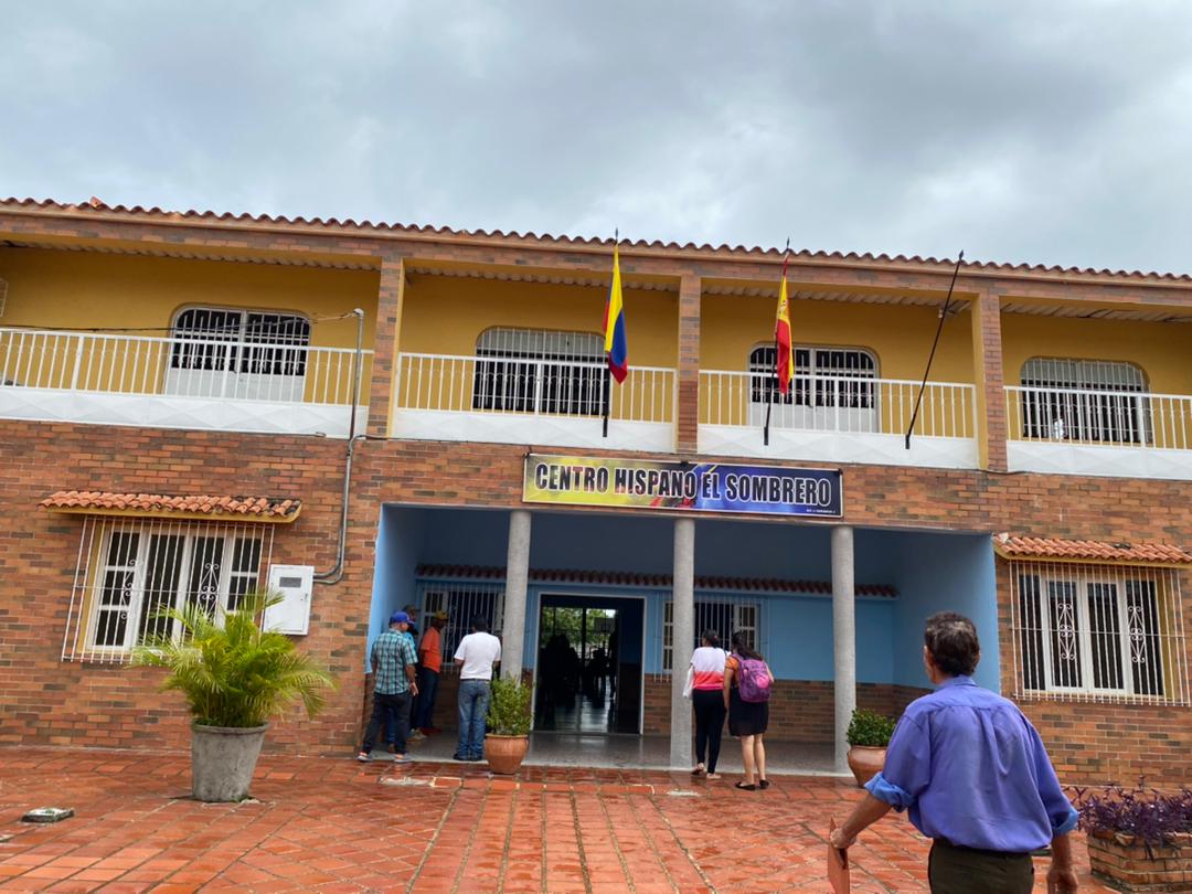 ConsEspCaracas's tweet image. Hoy se ha realizado el #captahuellas👆 para pasaporte en El Sombrero, #Guárico. Muchos compatriotas residentes en la zona han podido obtener su pasaporte sin necesidad de desplazarse a Caracas.

¡Muchas gracias al Centro Hispano, al Consulado Honorario y a la comunidad 🇪🇦 local!