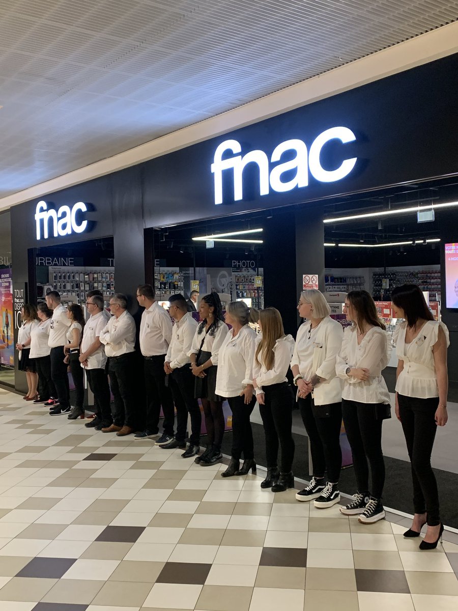 les_eleis's tweet photo. C’est avec la plus grande joie et fierté que nous accueillons la @fnac aux #Eleis #Cherbourg 👉🏽 Après une inauguration réussie nous vous attendons très nombreux demain pour l’ouverture officielle ! 🤩 https://t.co/Uo6Iu4Sso4