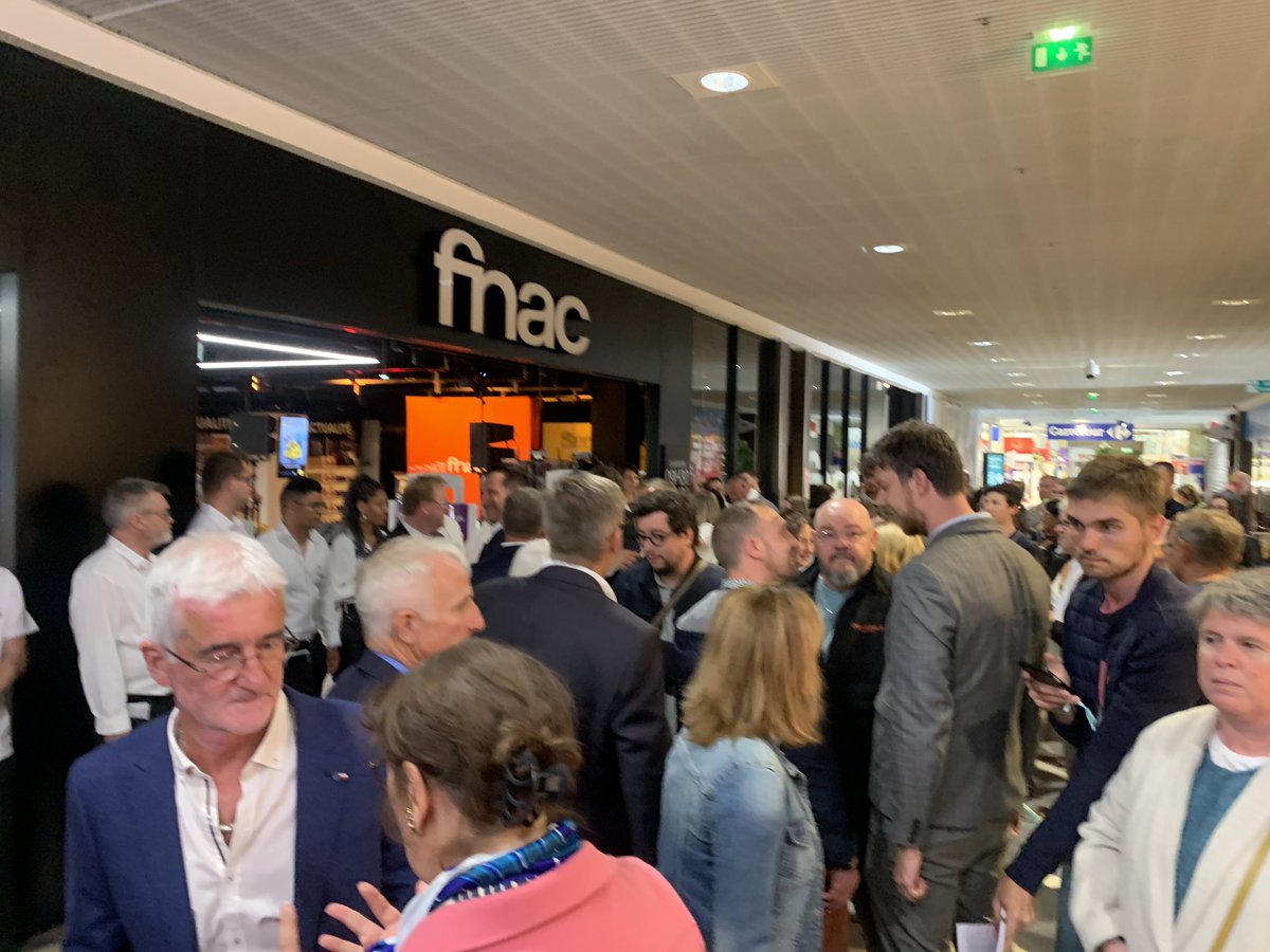les_eleis's tweet photo. C’est avec la plus grande joie et fierté que nous accueillons la @fnac aux #Eleis #Cherbourg 👉🏽 Après une inauguration réussie nous vous attendons très nombreux demain pour l’ouverture officielle ! 🤩 https://t.co/Uo6Iu4Sso4