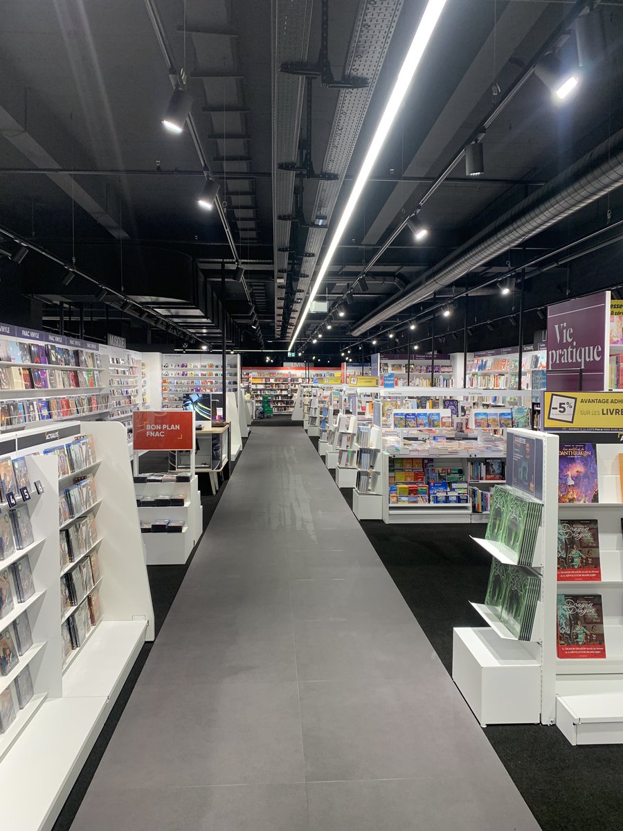 les_eleis's tweet photo. C’est avec la plus grande joie et fierté que nous accueillons la @fnac aux #Eleis #Cherbourg 👉🏽 Après une inauguration réussie nous vous attendons très nombreux demain pour l’ouverture officielle ! 🤩 https://t.co/Uo6Iu4Sso4