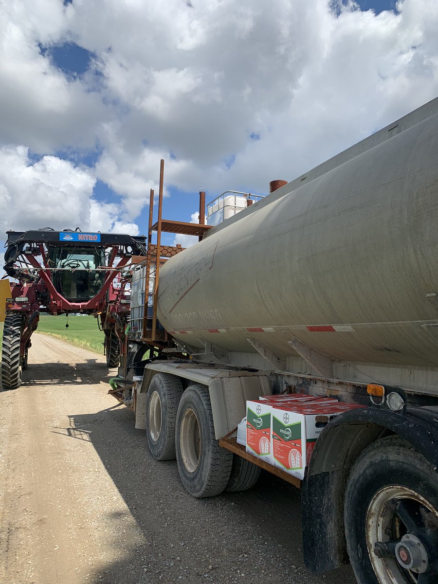 BaumanFb's tweet photo. Productive day for team #groundplane laying down the last layer of protection on the wheat https://t.co/vjn5Pnbcrh