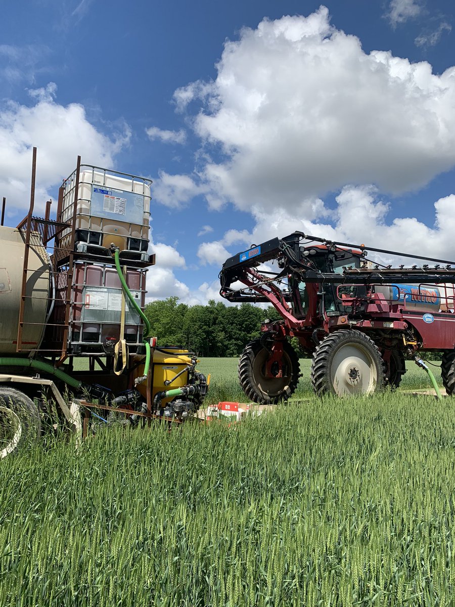 BaumanFb's tweet photo. Productive day for team #groundplane laying down the last layer of protection on the wheat https://t.co/vjn5Pnbcrh