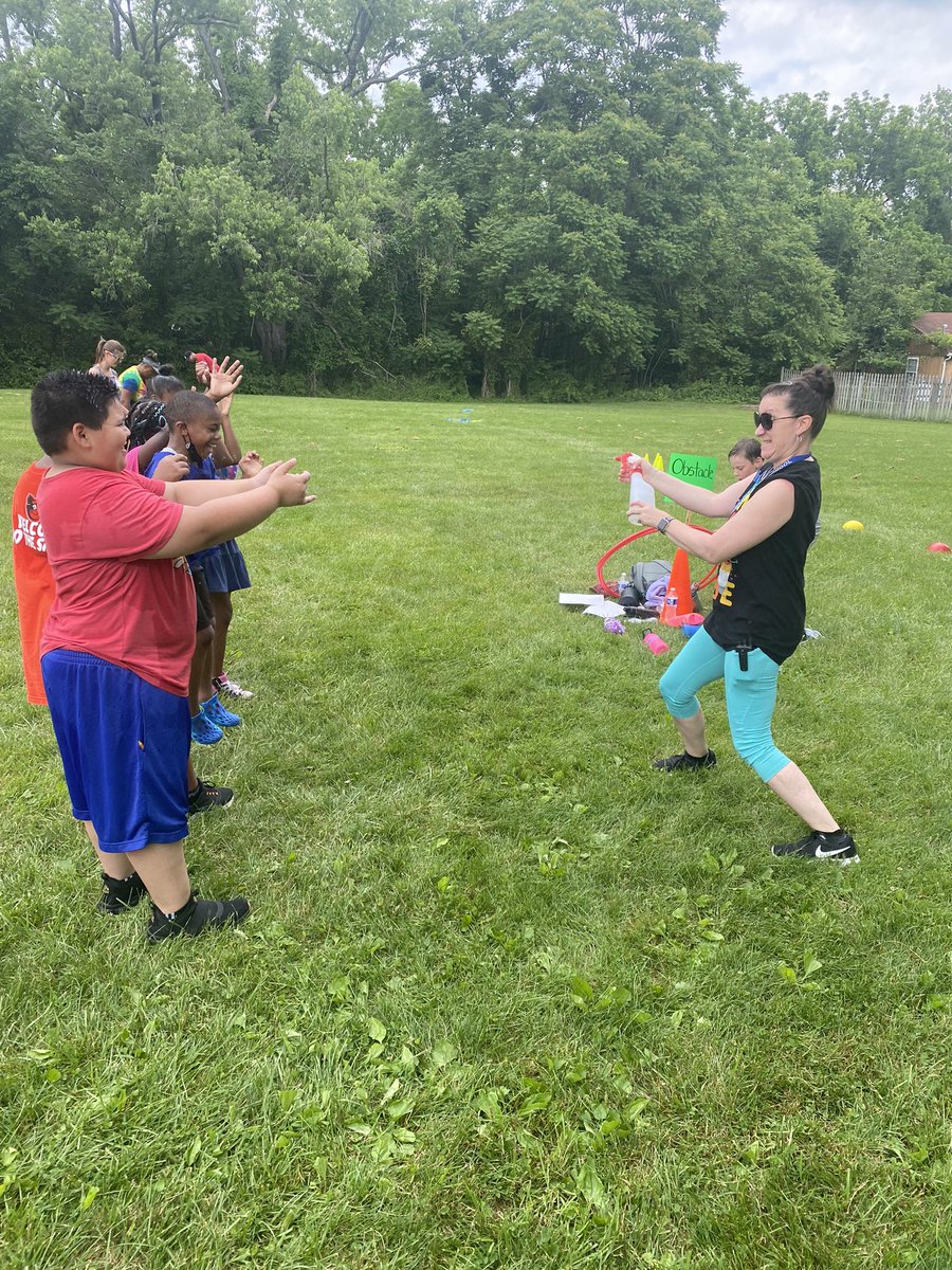 MrsRothCS's tweet photo. Today’s WINSday was another wonderful field day at the @ChatsworthSch! Our families, champs, and staff are simply the best! ☀️🕶✌🏽 https://t.co/iPyb0uNKAu