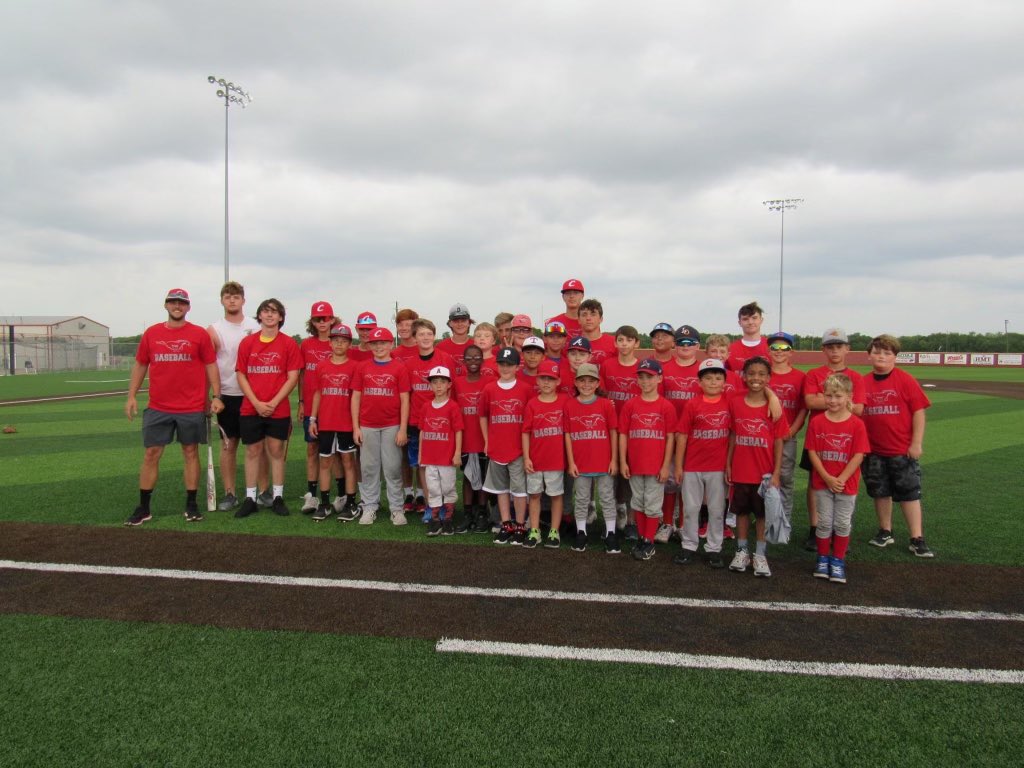 Chisum_Baseball's tweet photo. What an awesome turnout at Chisum Baseball camp this week! 32 campers showed up to improve their baseball skills! Got some talented young Mustangs! https://t.co/fQreobHNV3