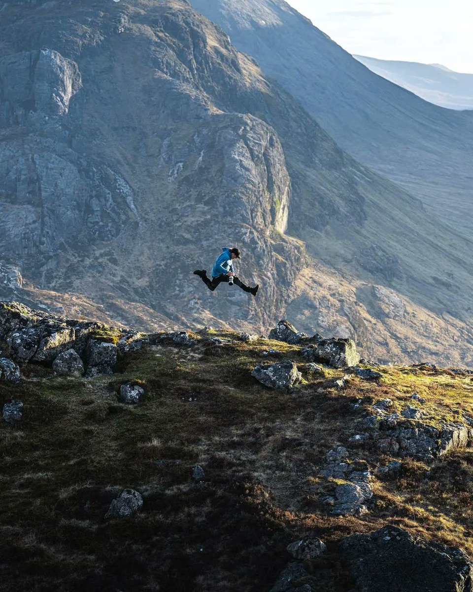 "Who even knew I could jump like this!?

I’m probably the least flexible person I know but apparently I can jump pretty high from a standing position."

Amazing jumping shot by  <a href="/coiacreative/">Dave Coia</a> 👏🏻