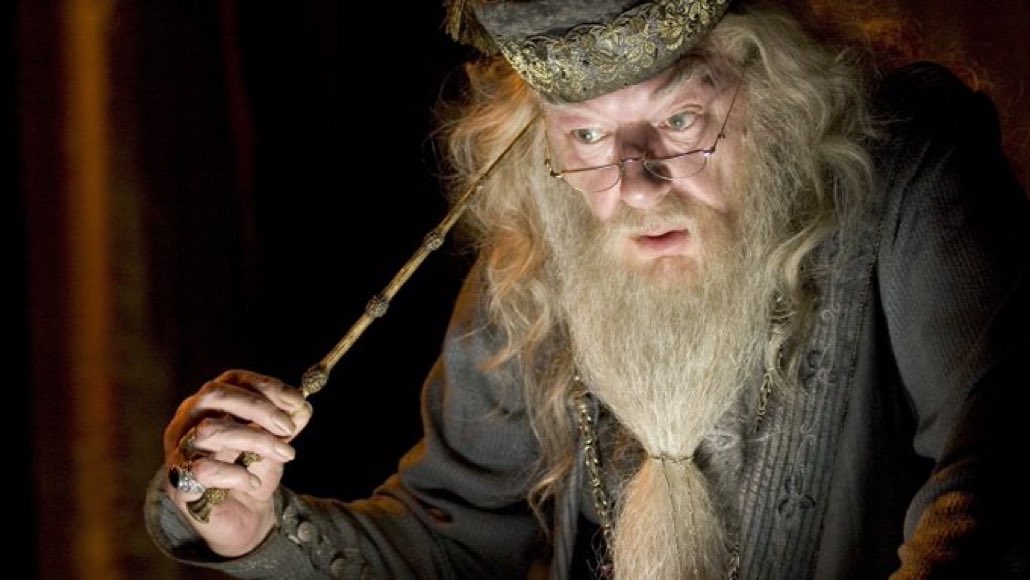 "Las palabras son, en mi no tan humilde opinión, nuestra más inagotable fuente de magia, capaces de infligir daño y de remediarlo".

Albus Dumbledore