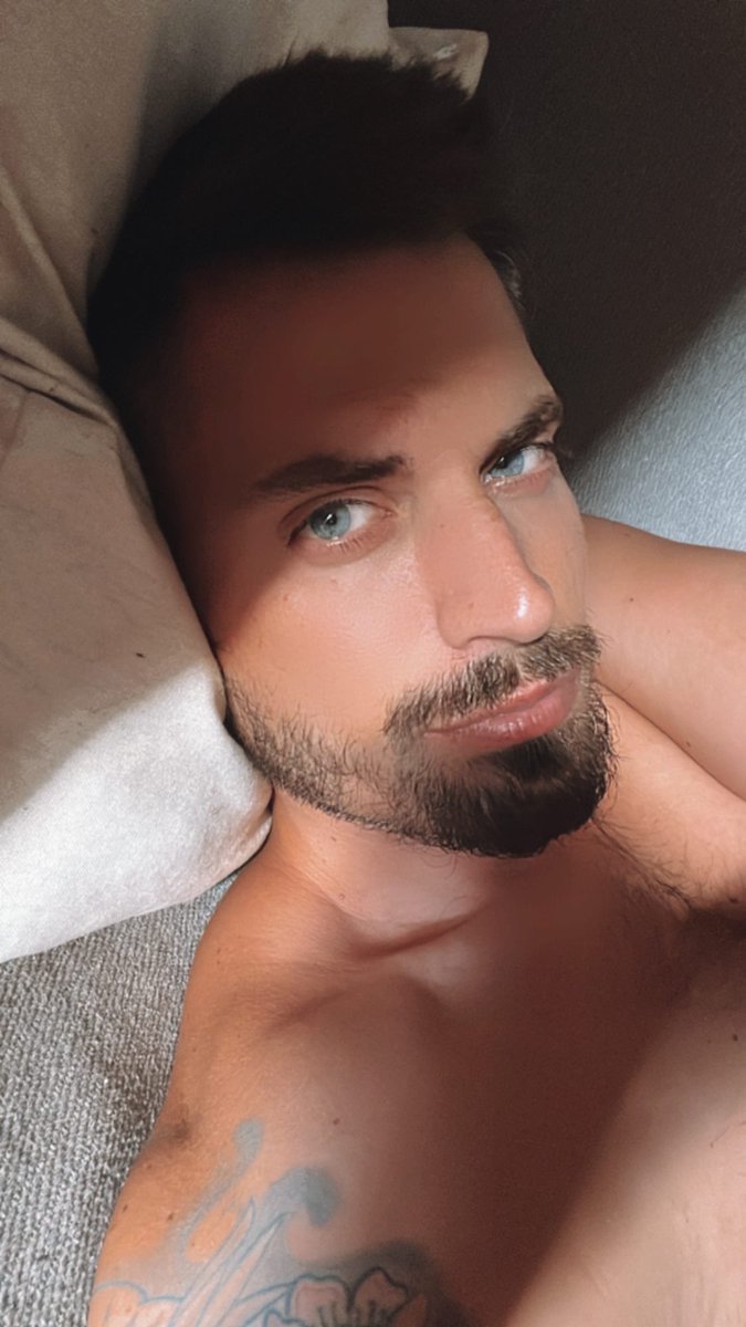 el_mundo_buhito's tweet photo. A dormirla ya que entre el calor y los madrugones… van acabar conmigo #oladecalor #malaga #fuengirola #mijas #muchacalor #goodnight https://t.co/iUSpx2zz6F