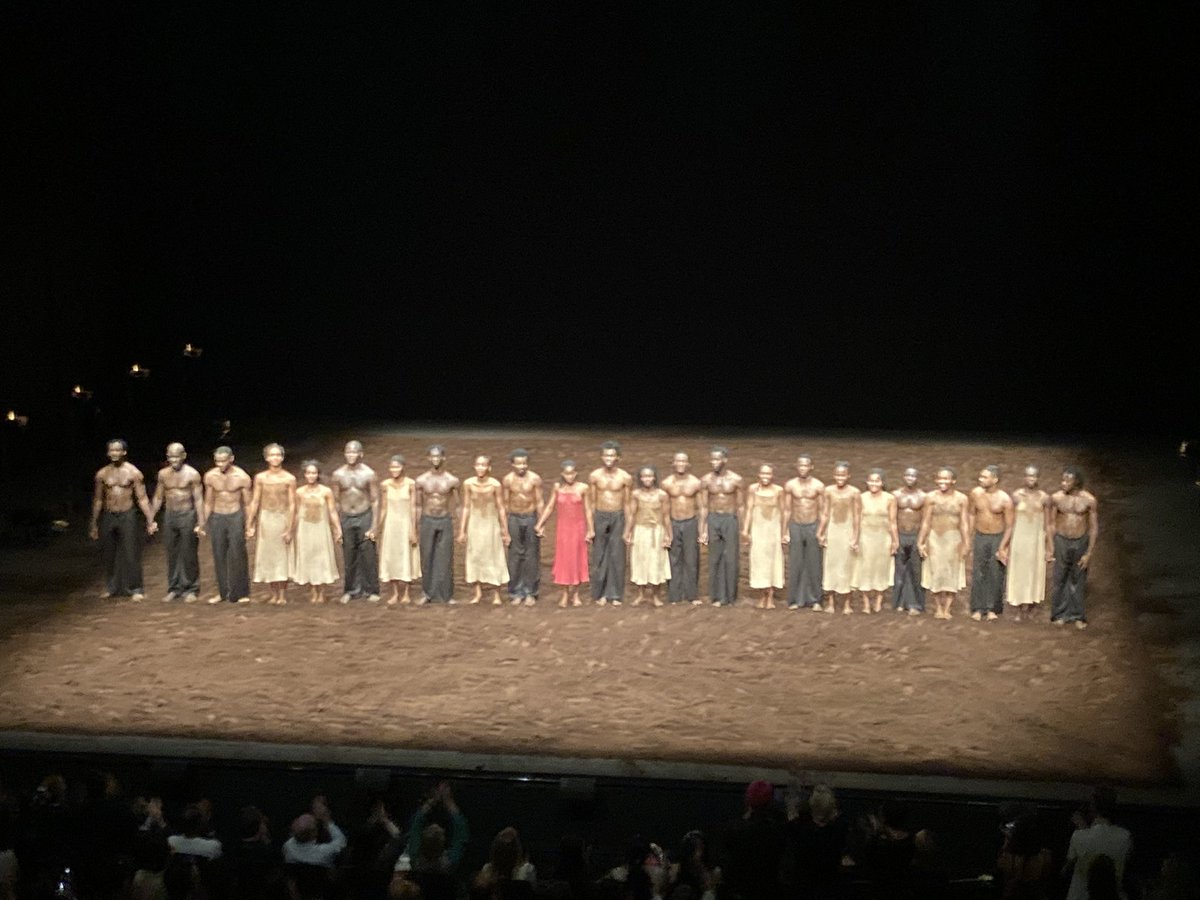 SkinsHun's tweet photo. A decade on after our first encounter at #Documenta13 we older, wiser I finally got to say hello properly to Theaster Gates @theastergates … Later i head to @sadlers_wells experience the highly fuelled The Rite of Spring/common ground(s) #pinabausch @justinesimons1 @BritishArts https://t.co/Dk9uJxT2Hm