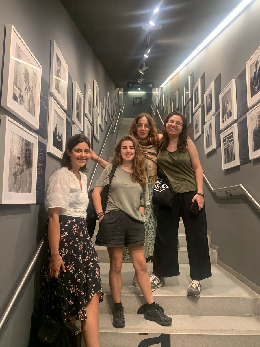 Meriblanco_'s tweet photo. Les alumnes del Laboratori feminista de creació documental #LabFemDoc gaudint de les sessions de la @MostraDones 🥰💜 https://t.co/Mtty3QWWcU
