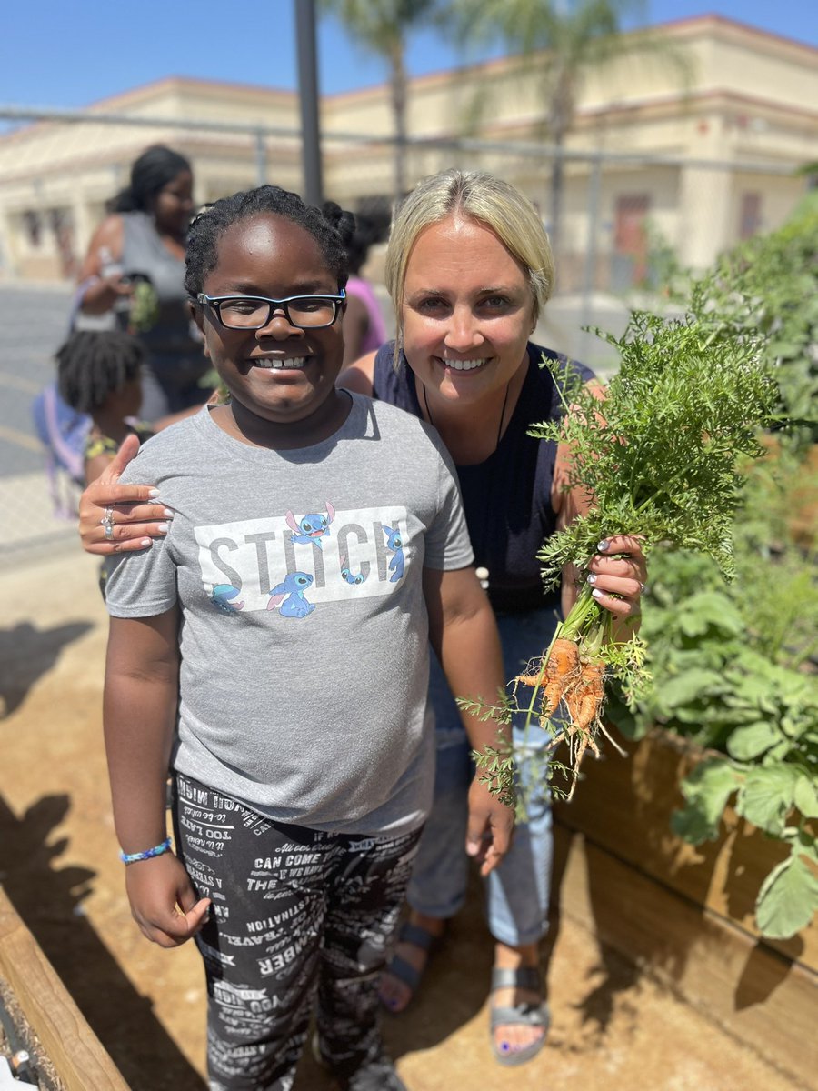 We still grow during summer <a href="/lasselleVVUSD/">Lasselle Elementary</a> - gardening with Think Together <a href="/thinktogether/">Think Together</a> during our summer program! Our Portrait of a Grad at work! @ValVerdeUSD <a href="/odom_shatam/">Shatam Odom</a> @mark_lenoir @ValVerdeSupt <a href="/dhenderson_sci/">Doug Henderson</a> #lassellestrong