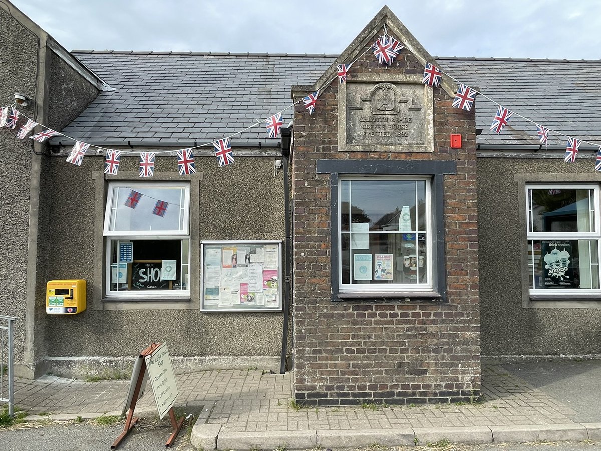 PadsCymru's tweet photo. 1️⃣ New Public Access Defibrillator now installed available 24/7 Rescue Ready 🟢 at #Llanfaethlu Comunity Siop registered with https://t.co/KHrbD9B33W @WelshAmbulance Supported by 👇 @awyrlascharity @CadwchCuriadau https://t.co/R33jeEUxjq