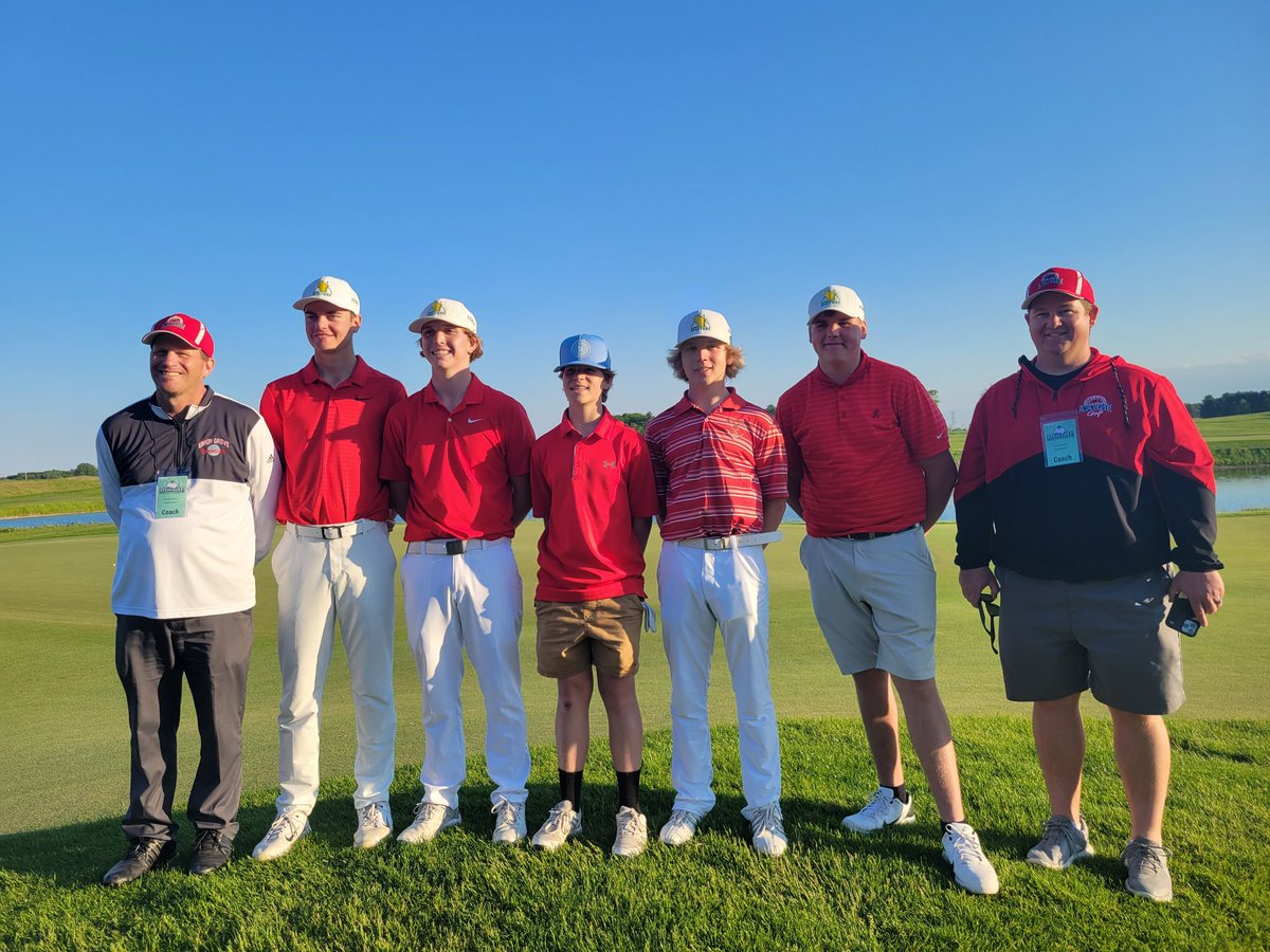 Last night we returned from 3 days spent at the State Tournament in Sheboygan. It was so much fun with this nice group of kids. Overall they played well, finishing 13th as a team and Simon finishing 14th individually. I'm so proud of all 5 of these kids. Thx for a great season!