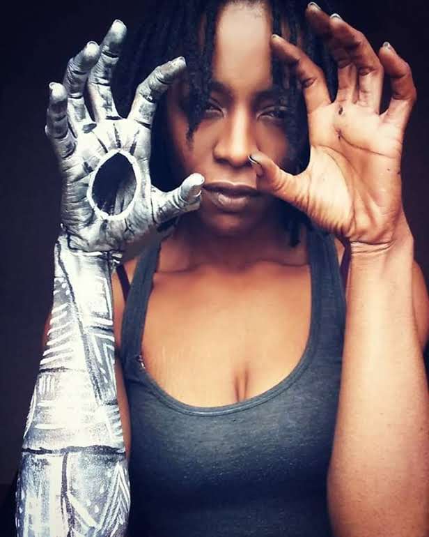 CocoKarma1's tweet image. "GET OVER HERE!!!"🫴🏾✊🏾💪🏾 
Grab life like a #bull by the #horns 🐂 #bodypainting #CYBORGSUNITE #bionic #ArtistOnTwitter #art #ArtOfTheDay #PainterOfTheNight #painting #bodyart #artwork #designerart #getoverhere #Coal #Montero #Motivation