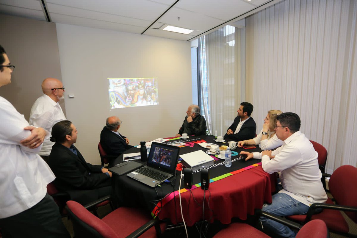 Con el Titular de <a href="/SECTUR_mx/">SECTUR México</a> de Turismo <a href="/TorrucoTurismo/">MiguelTorrucoMarqués</a>,si equipo y la Consul <a href="/BereniceDiazCe1/">Berenice Diaz Ceballos</a> tuvimos una exitosa gira en Vancouver, en donde presentamos a empresarios Canadienses nuestras plataformas digitales, para que los viajeros puedan vivir una mejor experiencia.  🇲🇽🇨🇦